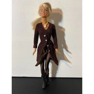 1999 Barbie  Blonde Hair, Blue Eyes, Bendable Knees, Mattel